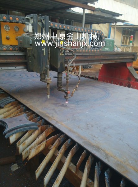 金山機械數控割機正在下料的磨石機轉盤